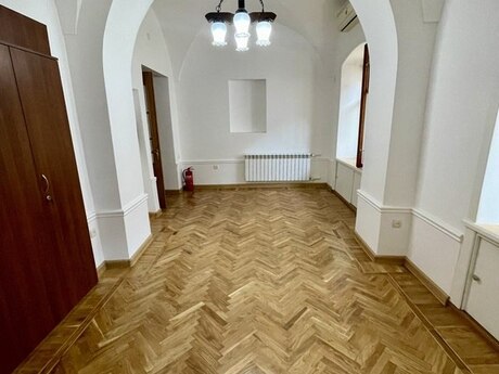 5 otaqlı ofis - Nizami m. - 110 m²