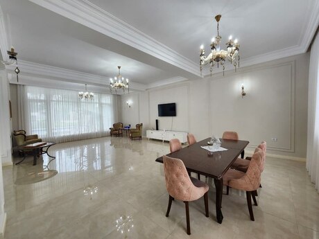 Elan №5510601 - Bakı, Novxanı q., 5 otaqlı, 240 m²