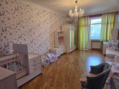 4-комн. новостройка - м. 28 мая - 200 м²
