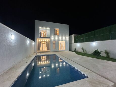 5 otaqlı həyət evi/bağ evi - Şüvəlan q. - 180 m²