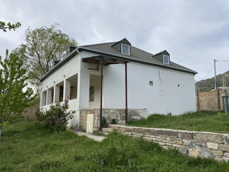 4 otaqlı həyət evi/bağ evi - Xızı - 280 m²