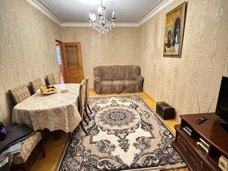 Elan №5516926 - Bakı, 8-ci mikrorayon q., 3 otaqlı, 85 m², 7/10 mərtəbə