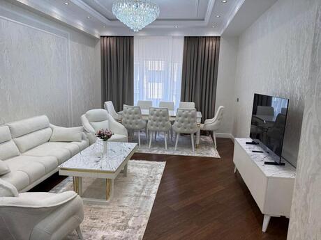 Объявление №5517442 - Баку, Хатаинский р., 3-комн., 130 м², 4/7 этаж