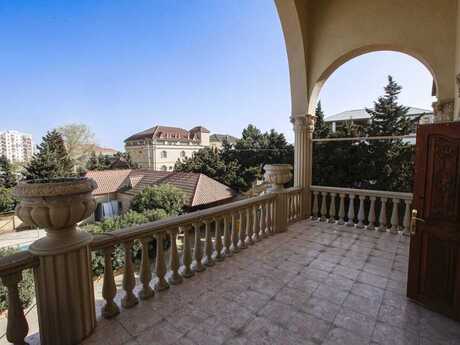 8 otaqlı həyət evi/bağ evi - Badamdar q. - 368 m²