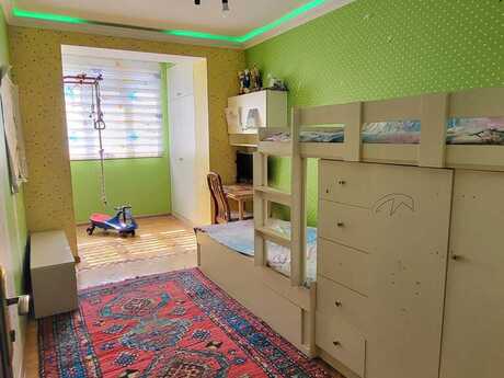 4 otaqlı köhnə tikili - İnşaatçılar m. - 110 m²
