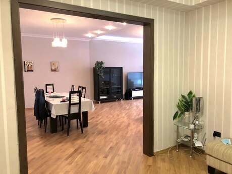 3-комн. новостройка - м. Ичеришехер - 130 м²