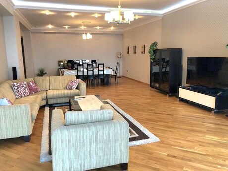 Объявление №5521778 - Баку, м. Ичеришехер, 3-комн., 130 м², 8/14 этаж