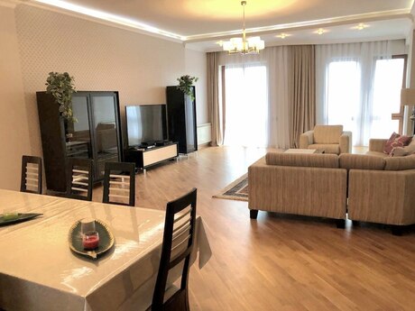 3-комн. новостройка - м. Ичеришехер - 130 м²