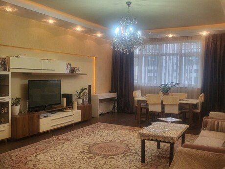 Elan №5522533 - Bakı, Nizami m., 4 otaqlı, 177.7 m², 12/18 mərtəbə