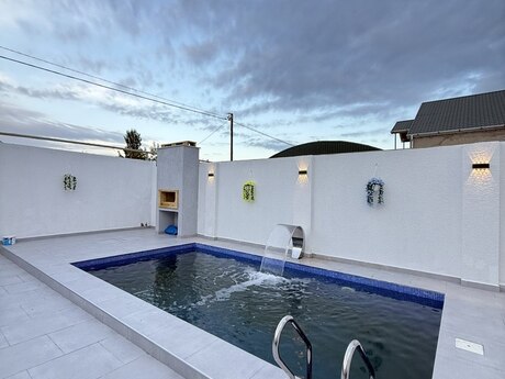 4 otaqlı həyət evi/bağ evi - Buzovna q. - 140 m²