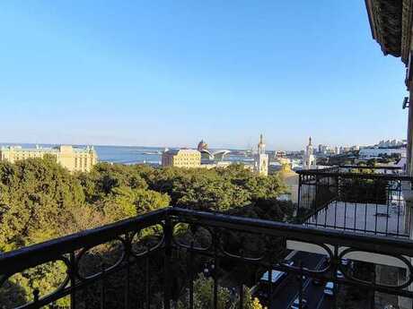 6 otaqlı köhnə tikili - İçəri Şəhər m. - 300 m²
