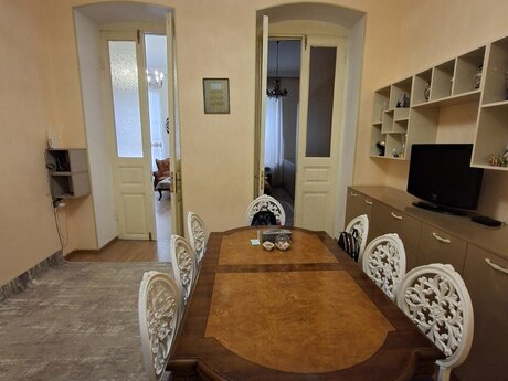 4 otaqlı köhnə tikili - Sahil m. - 100 m²