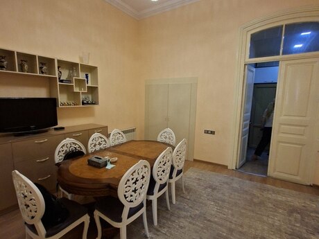 4 otaqlı köhnə tikili - Sahil m. - 100 m²