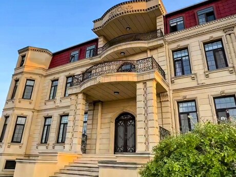10 otaqlı həyət evi/bağ evi - Novxanı q. - 1000 m²