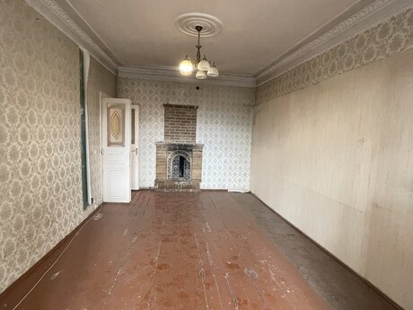 3 otaqlı köhnə tikili - İnşaatçılar m. - 75 m²