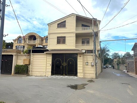 4 otaqlı həyət evi/bağ evi - Bakıxanov q. - 254.8 m²