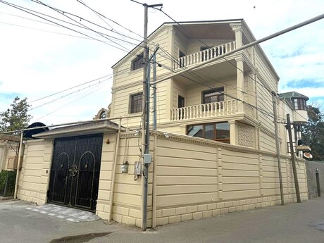 4 otaqlı həyət evi/bağ evi - Bakıxanov q. - 254.8 m²