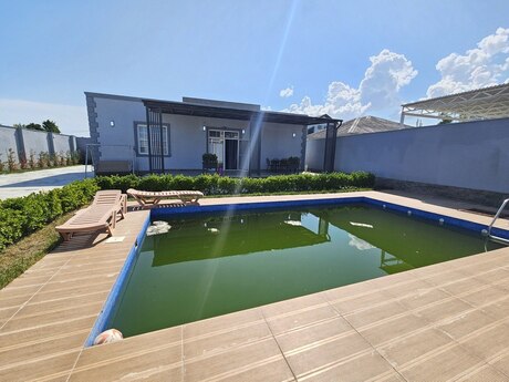 4 otaqlı həyət evi/bağ evi - Şüvəlan q. - 185 m²