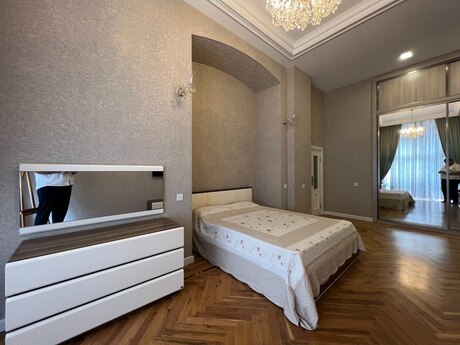 4 otaqlı köhnə tikili - Sahil m. - 200 m²