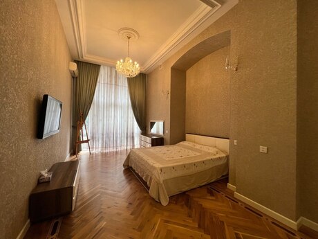 4 otaqlı köhnə tikili - Sahil m. - 200 m²