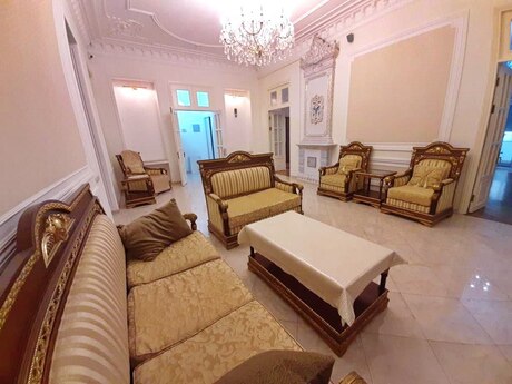 Объявление №5533107 - Баку, м. Сахил, 4-комн., 200 м², 3/3 этаж