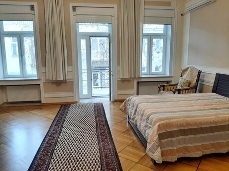 4 otaqlı köhnə tikili - Sahil m. - 200 m²