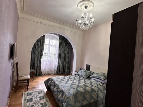 4 otaqlı köhnə tikili - Nəsimi r. - 130 m²