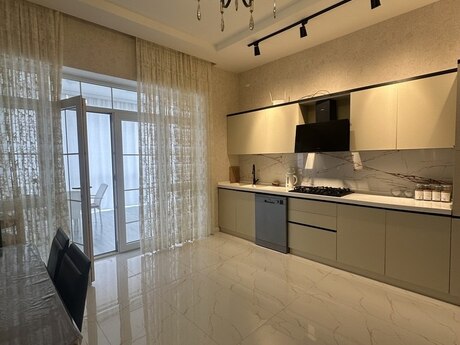 4 otaqlı həyət evi/bağ evi - Mərdəkan q. - 250 m²
