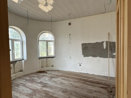 8 otaqlı həyət evi/bağ evi - Novxanı q. - 210 m²