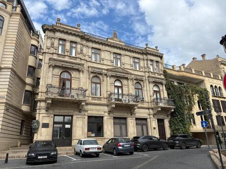 Объявление №5536685 - Баку, м. Ичеришехер, 20-комн., 1000 м²