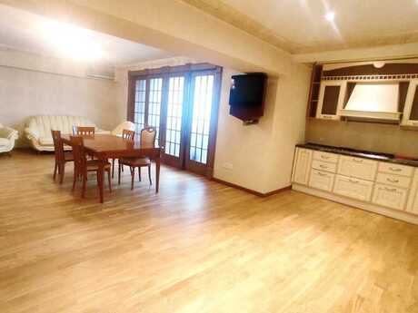 7 otaqlı köhnə tikili - Səbail r. - 300 m²