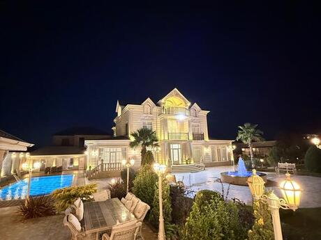 10 otaqlı həyət evi/bağ evi - Novxanı q. - 760 m²