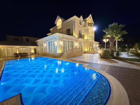 10 otaqlı həyət evi/bağ evi - Novxanı q. - 760 m²