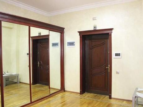 Satılır 3 otaqlı yeni tikili 156 m², 28 May m.