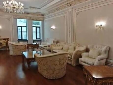 10 otaqlı həyət evi/bağ evi - Gənclik m. - 1000 m²