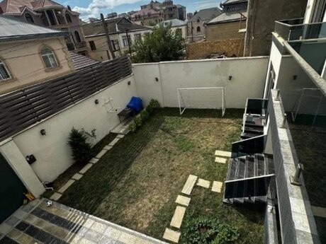 5 otaqlı həyət evi/bağ evi - Nəsimi m. - 240 m²