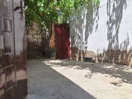 7 otaqlı həyət evi/bağ evi - Bayıl q. - 200 m²