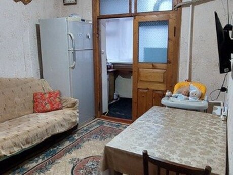 3 otaqlı köhnə tikili - Yeni Günəşli q. - 80 m²