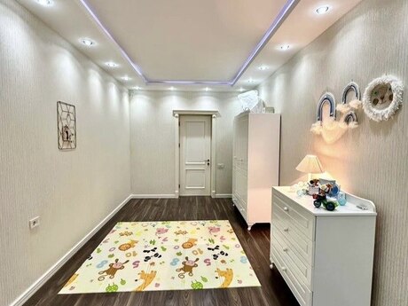 4-комнатная квартира, 167 м², 20 Yanvar: 390 000 ₼ 5