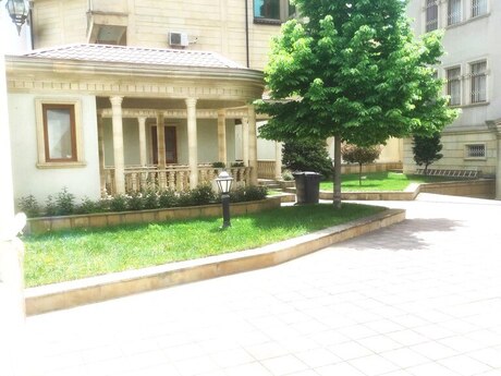 8 otaqlı həyət evi/bağ evi - Nəriman Nərimanov m. - 500 m²