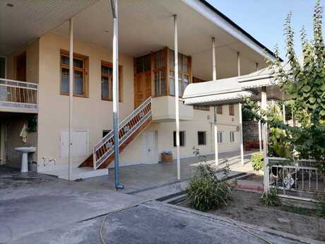 5 otaqlı həyət evi/bağ evi - Şəki - 260 m²