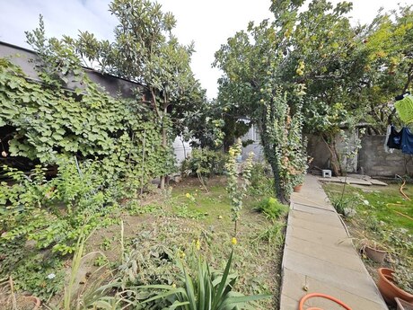 4 otaqlı həyət evi/bağ evi - Bakıxanov q. - 110 m²