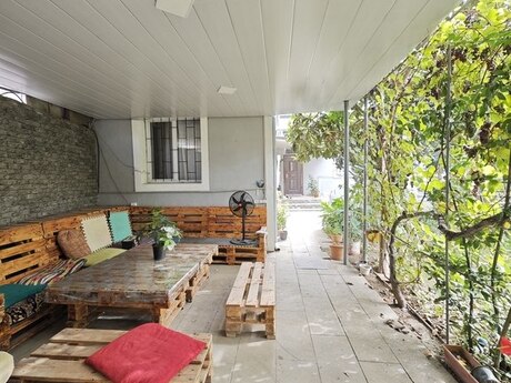 4 otaqlı həyət evi/bağ evi - Bakıxanov q. - 100 m²