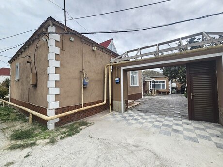8 otaqlı həyət evi/bağ evi - Şüvəlan q. - 180 m²
