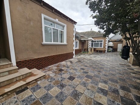8 otaqlı həyət evi/bağ evi - Şüvəlan q. - 180 m²