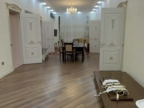 8 otaqlı həyət evi/bağ evi - Novxanı q. - 960 m²