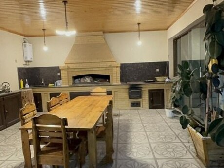8 otaqlı həyət evi/bağ evi - Novxanı q. - 960 m²
