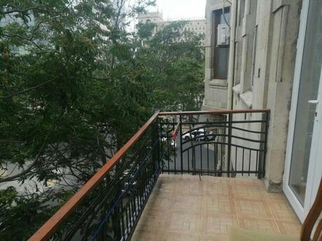 2 otaqlı köhnə tikili - 28 May m. - 55 m²