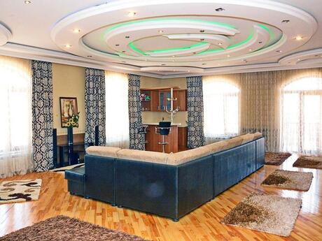 6 otaqlı həyət evi/bağ evi - Saray q. - 300 m²