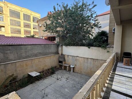 8 otaqlı həyət evi/bağ evi - Gənclik m. - 500 m²